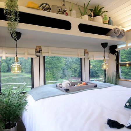 American School Bus Retreat With Hot Tub In Sussex Meadow Uckfield Eksteriør billede
