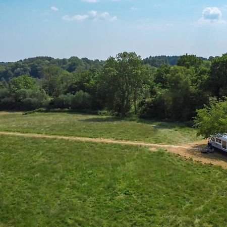 American School Bus Retreat With Hot Tub In Sussex Meadow Uckfield Eksteriør billede
