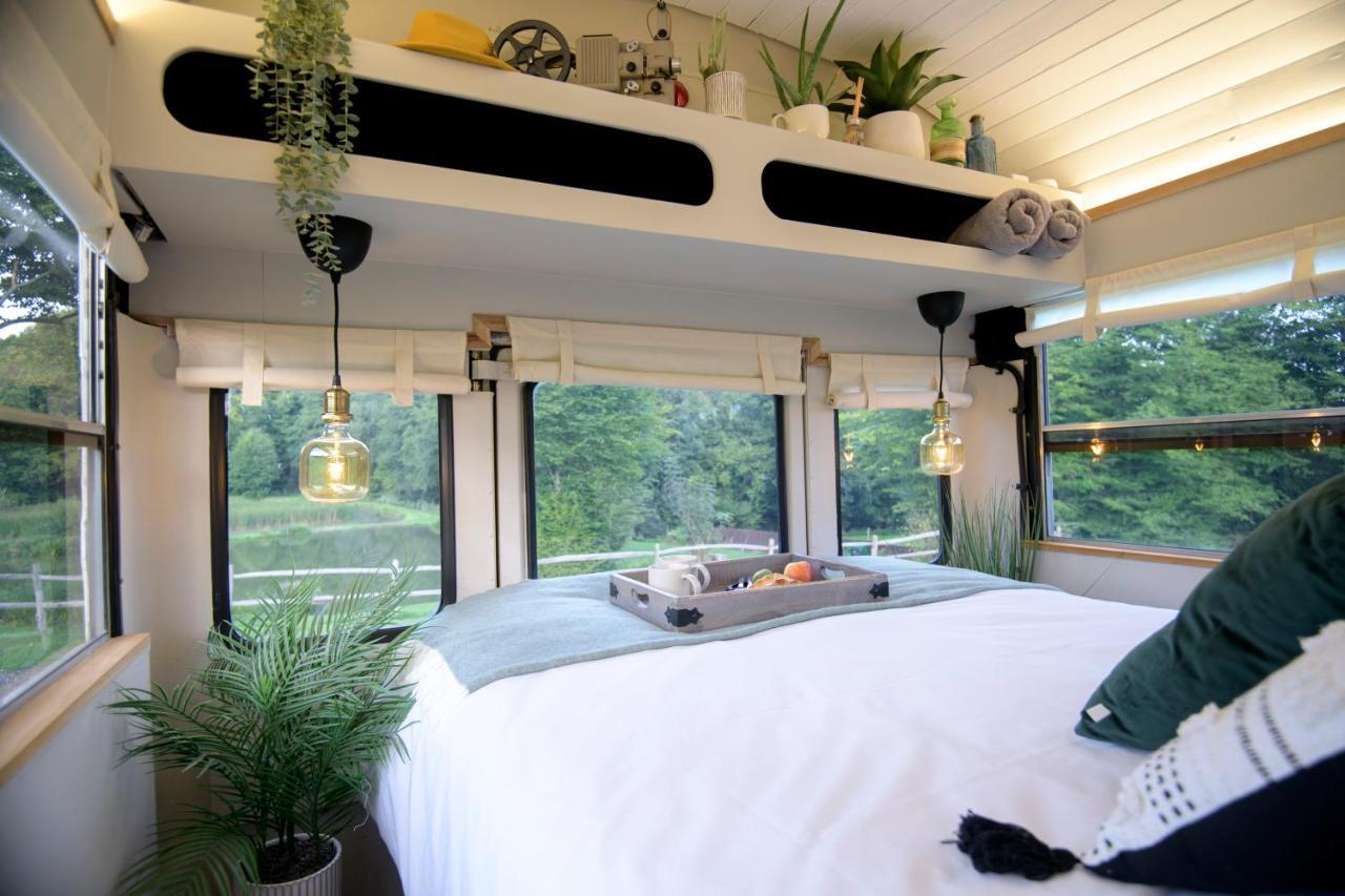 American School Bus Retreat With Hot Tub In Sussex Meadow Uckfield Eksteriør billede