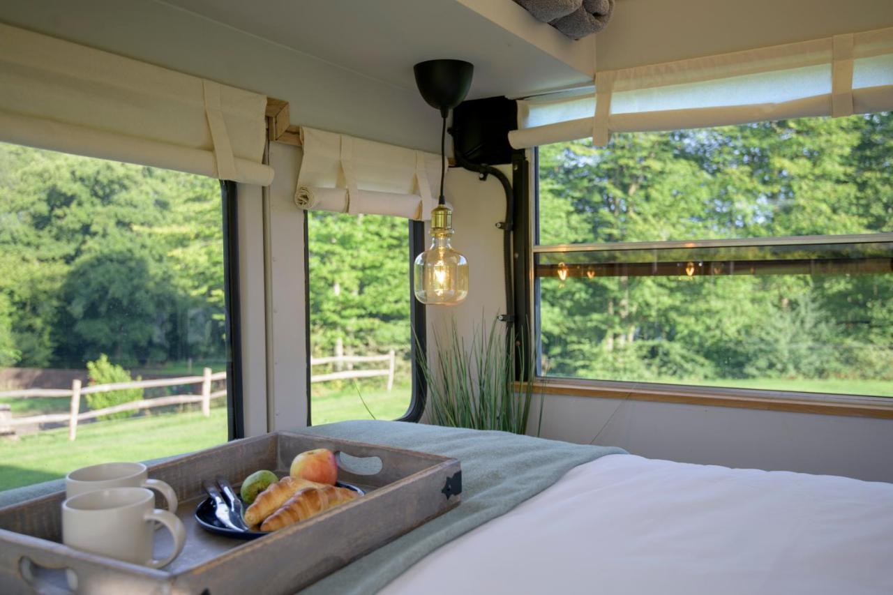 American School Bus Retreat With Hot Tub In Sussex Meadow Uckfield Eksteriør billede