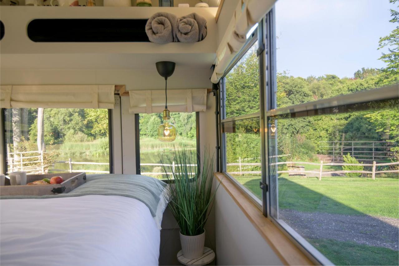 American School Bus Retreat With Hot Tub In Sussex Meadow Uckfield Eksteriør billede