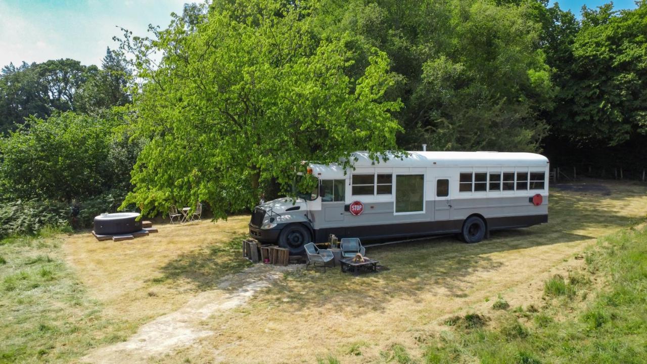 American School Bus Retreat With Hot Tub In Sussex Meadow Uckfield Eksteriør billede